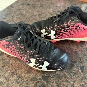 Under Armour sz 1 girls softball cleats